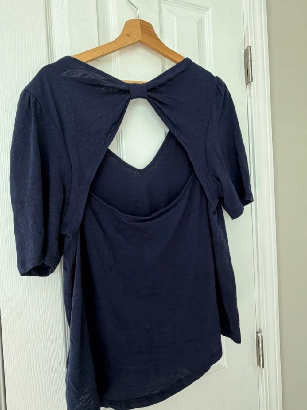 Meadow Rue by Anthropologie Navy V-Neck Puff Sleeve Top with Back Keyhole - Picture 3 of 10